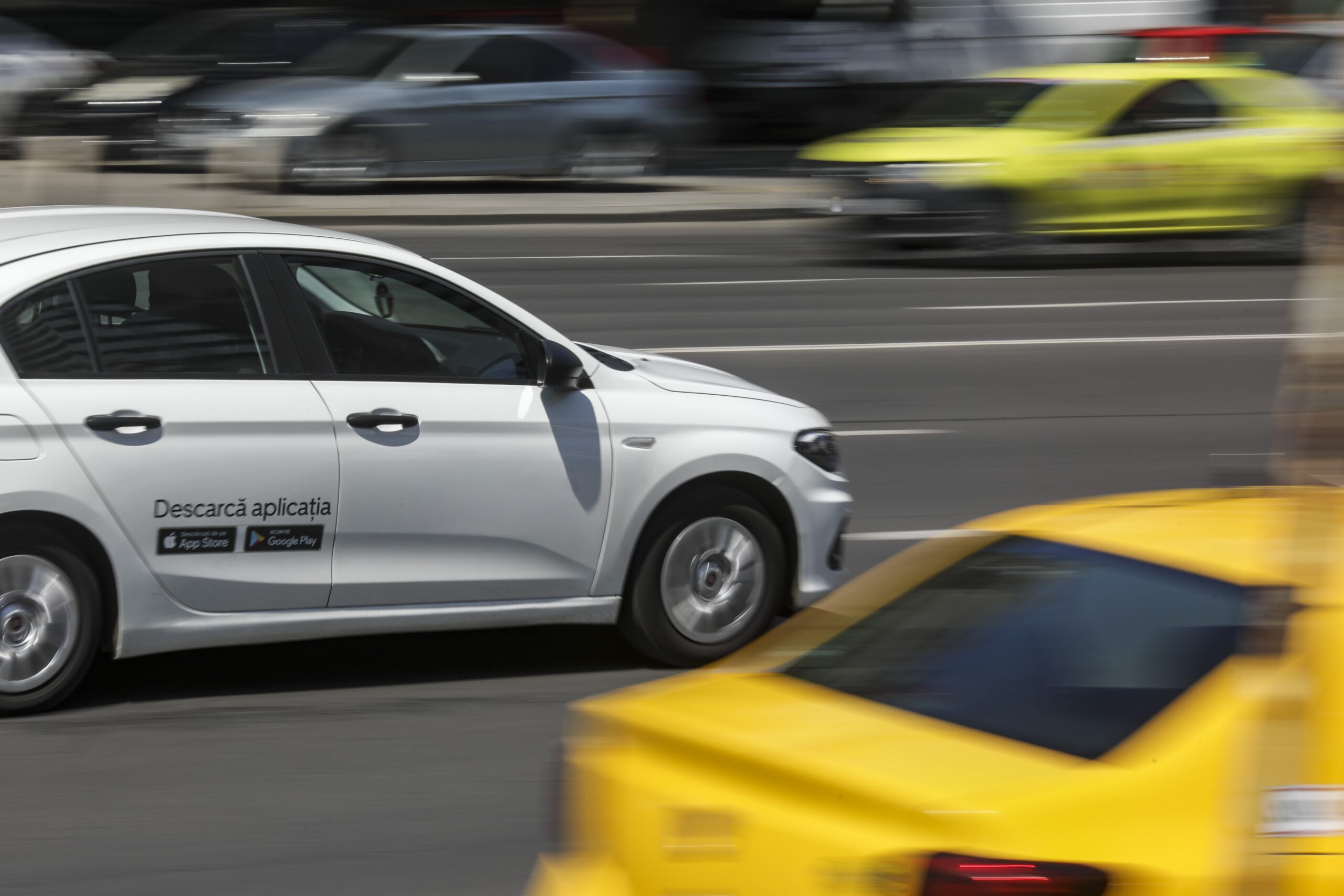 Control rutier intens în București scoate la iveală deficiențe grave în transportul de tip taxi și ridesharing În cadrul unei acțiuni de amploare desfășurată pe parcursul celor trei zile din intervalul 23-25 ianuarie, Brigada Rutieră din București a aplicat peste 100 de sancțiuni și a constatat mai multe abateri tehnice și legale ce pot pune în pericol siguranța pasagerilor