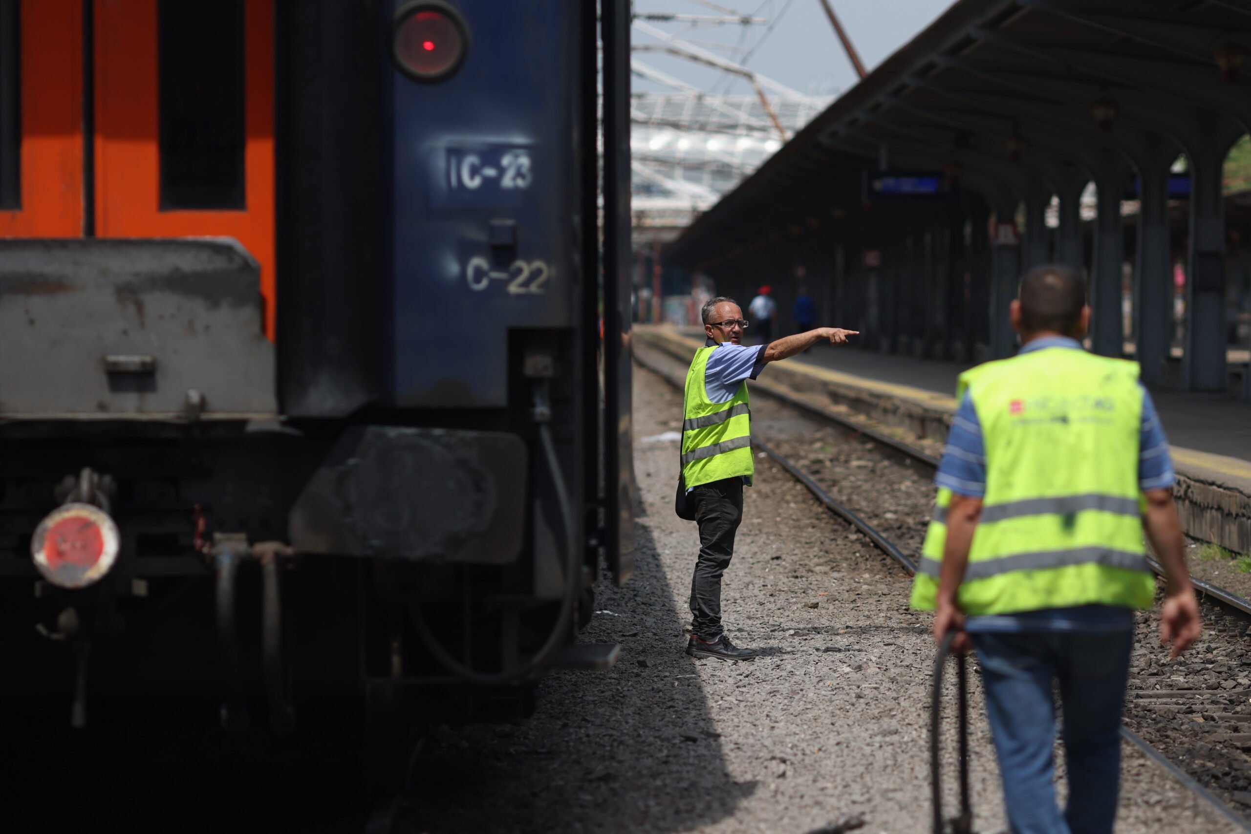 Modificări în circulația trenurilor internaționale spre Budapesta cauzate de lucrări la infrastructură CFR Călători anunță modificări temporare ale circulației pentru două trenuri internaționale ce leagă Bucureștiul de Budapesta, o măsură necesară pentru a permite executarea unor lucrări de întreținere pe infrastructura feroviară dintre stațiile Lugoj și Recaș