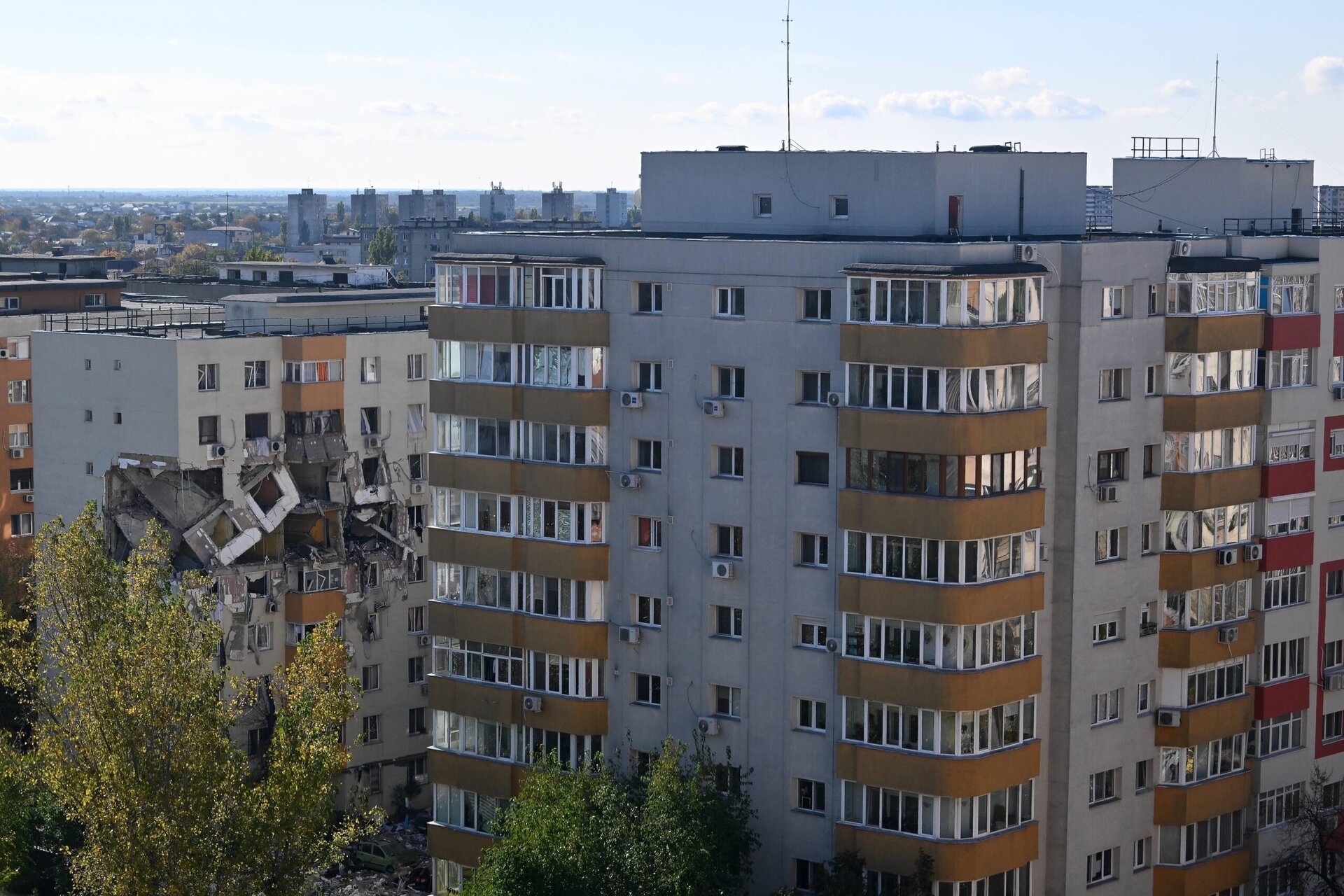 Locuitorii blocului afectat de explozia din Rahova, din octombrie 2025, beneficiază, începând de luna aceasta, de o măsură de sprijin semnificativă din partea autorităților locale