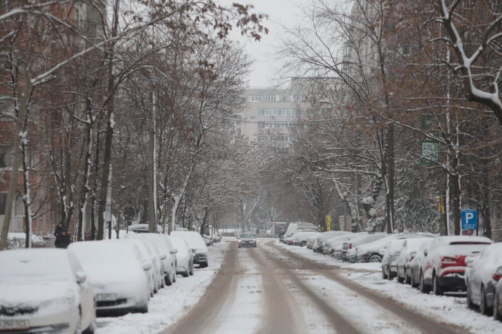 Cod galben de ger în București, până marți dimineață