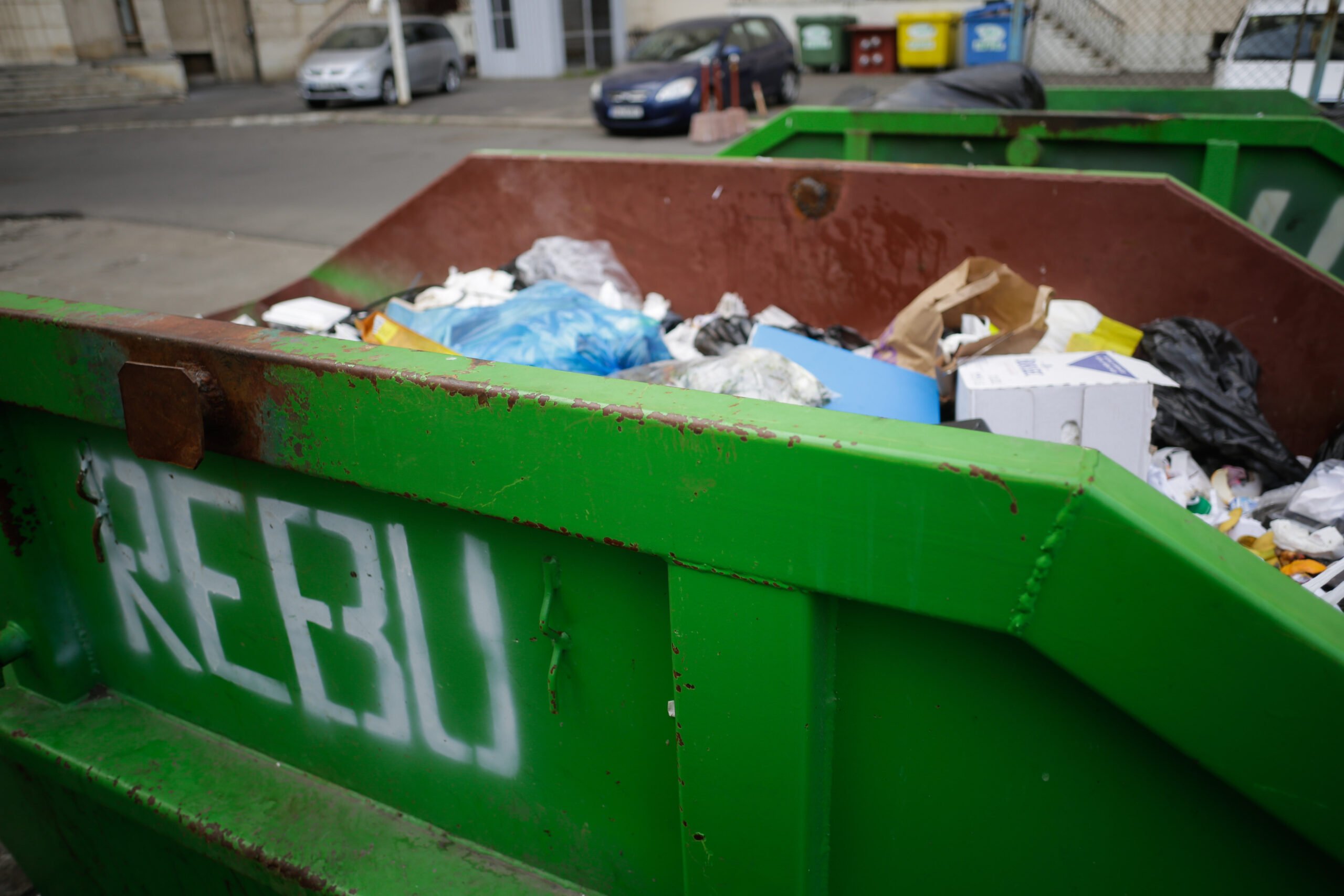 Locuitorii din Sectorul 5 care nu și-au reînnoit contractele de salubrizare riscă să rămână fără serviciu de la începutul lunii februarie Primăria Sectorului 5 avertizează locuitorii asupra unei modificări importante în gestionarea serviciilor de salubrizare