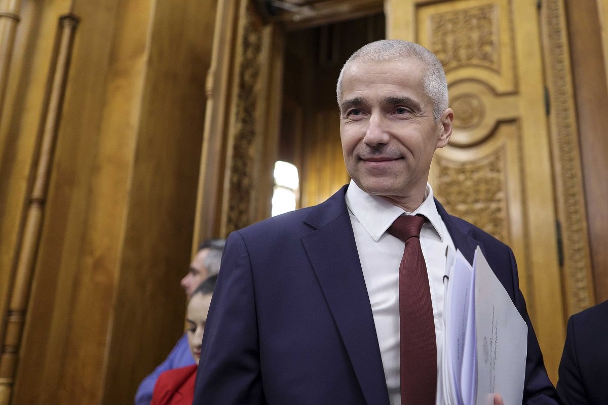 Ministrul Justiției respinge orice acuzare de negociere politică în numirea viitorilor procurori șefi Sesizarea unui adevărat scandal în cursul zilei de sâmbătă de către ministrul Justiției, Radu Marinescu, a adus în prim-plan procesul de selecție a noilor procurori șefi, un subiect sensibil în contextul recentelor tensiuni politice din România