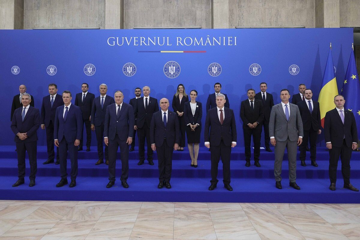 Reducerea numărului de angajați din sectorul public, una dintre cele mai promovate promisiuni ale Executivului actual, nu a fost încă realizată în proporțiile anticipate, reflectând o provocare de durata în restructurarea administrației românești