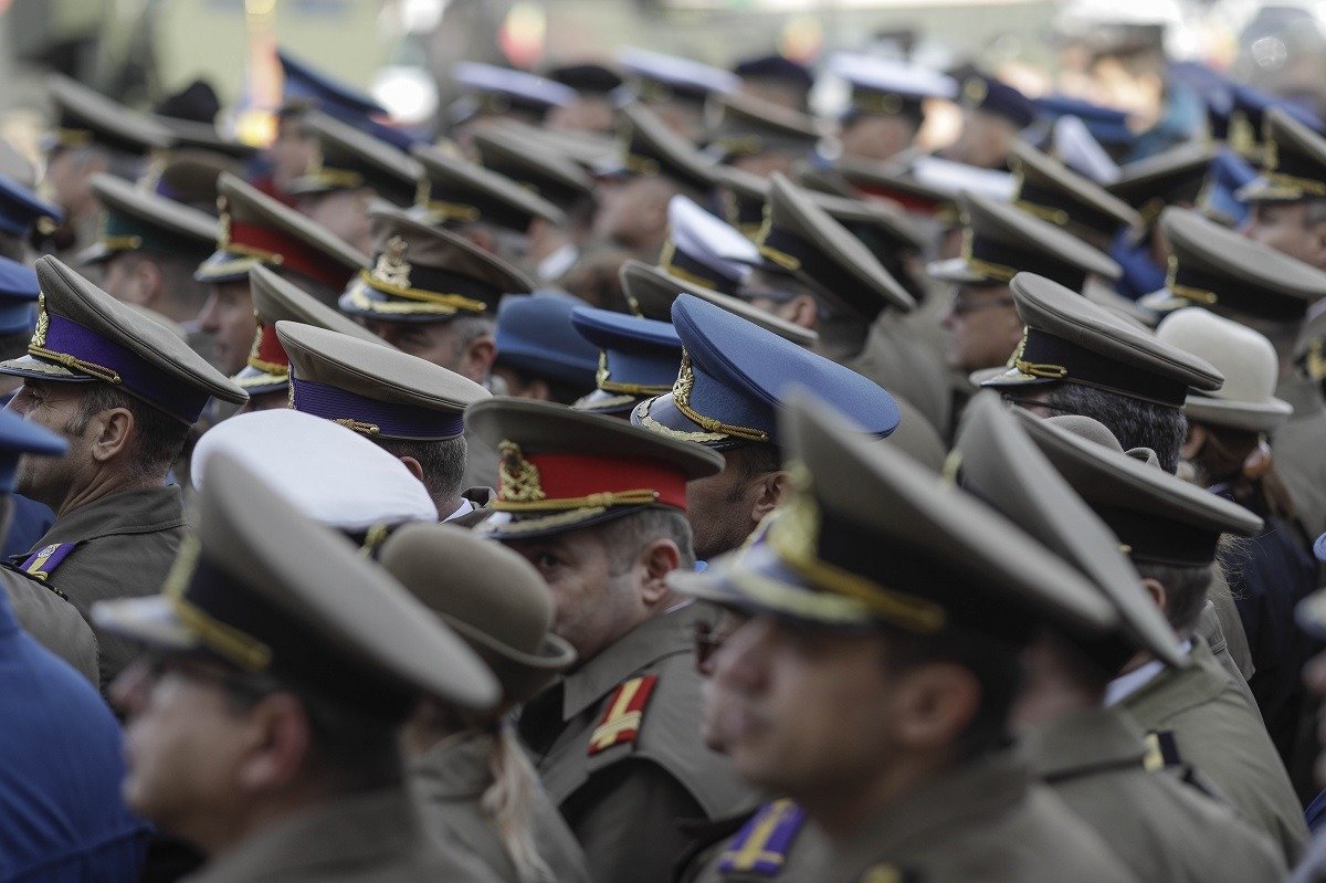 Ministrul Apărării, Radu Miruță, contrazice temerile privind un exod al militarilor din sistem, deși modificările legislative anunțate anterior au generat îngrijorare în ceea ce privește stabilitatea Armatei României