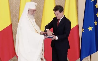 IPS-Daniel-primeste-o-decoratie-de-la-Nicusor-Dan-e1761587780224.jpg - PresaObiectiva