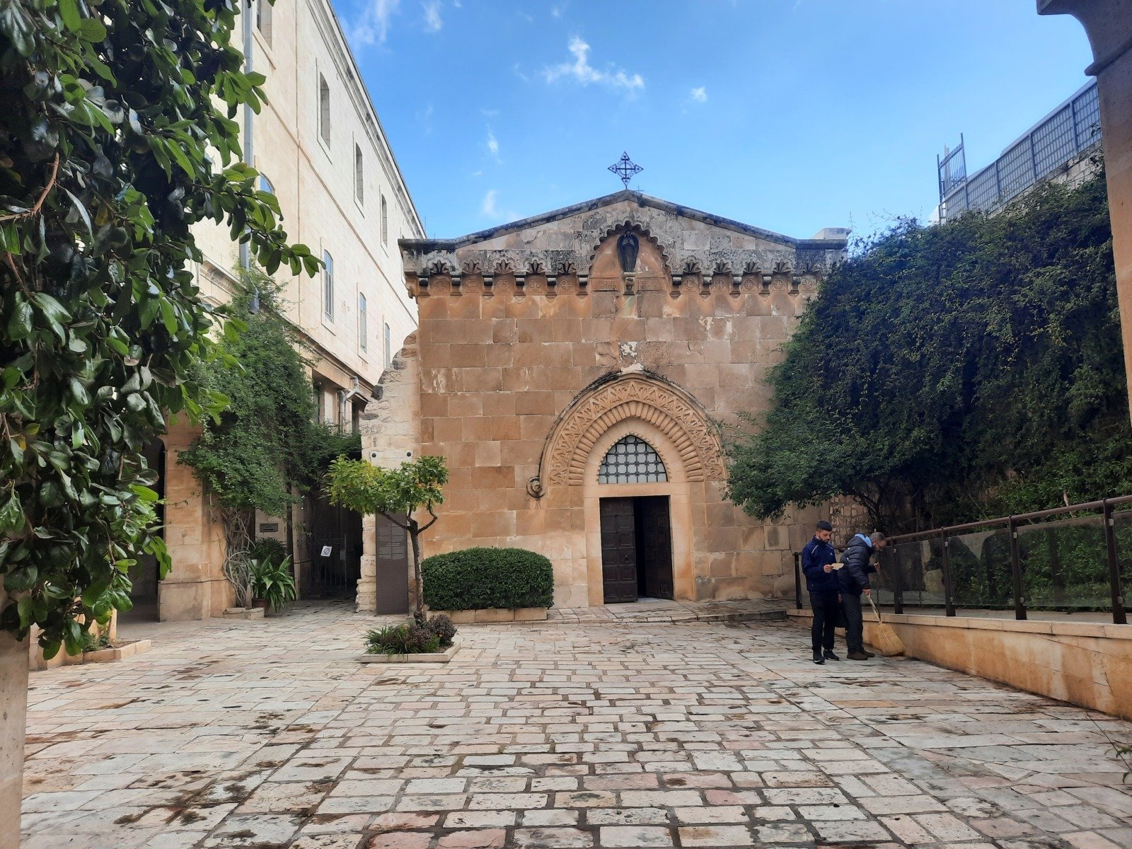 Descoperire recentă în Ierusalim: un pandantiv din plumb cu o istorie de peste o mie de ani O echipă de arheologi israelieni a făcut o descoperire remarcabilă în sud-vestul Muntelui Templului, în inima Ierusalimului