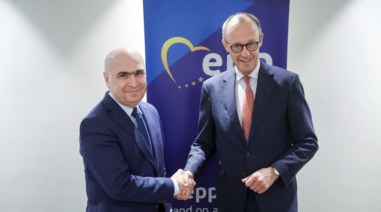 Prim-ministrul Ilie Bolojan întreprinde o vizită oficială în Germania, menită să consolideze parteneriatele europene ale României și să întărească legăturile bilaterale cu cea mai puternică economie europeană