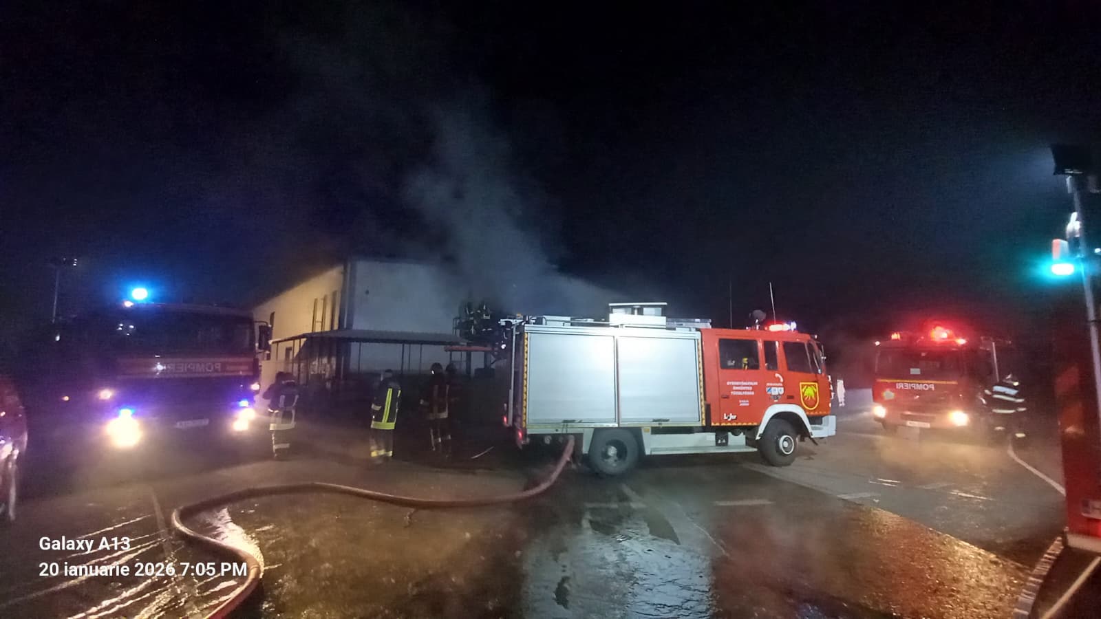 Incendiul devastator de la abatorul din Gheorgheni: pompieri și muncitori răniți, pagube semnificative Un incendiu puternic a izbucnit în cursul zilei de marți la hala de producție a unui abator din municipiul Gheorgheni, situat în județul Harghita