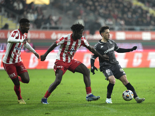 JnpjPTEmaGFzaD02MWVjYTU1NjFiY2U2NTJmYTE3YzQ0ZDQ4NjJlZTU5Yw.thumb_.jpg - PresaObiectiva