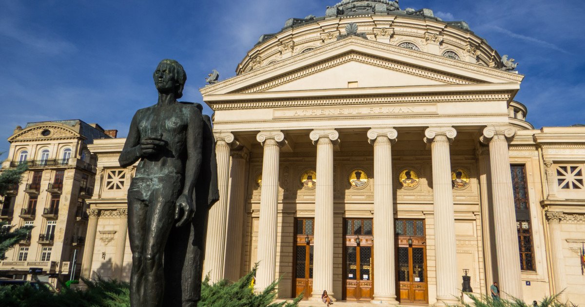 Omagiu lui Mihai Eminescu: 176 de ani de la nașterea poetului național România celebrează, pe 15 ianuarie, Ziua Culturii Naționale, un prilej special de a-i aduce un omagiu lui Mihai Eminescu, poetul care a redefinit literatura română și a devenit un simbol al identității naționale