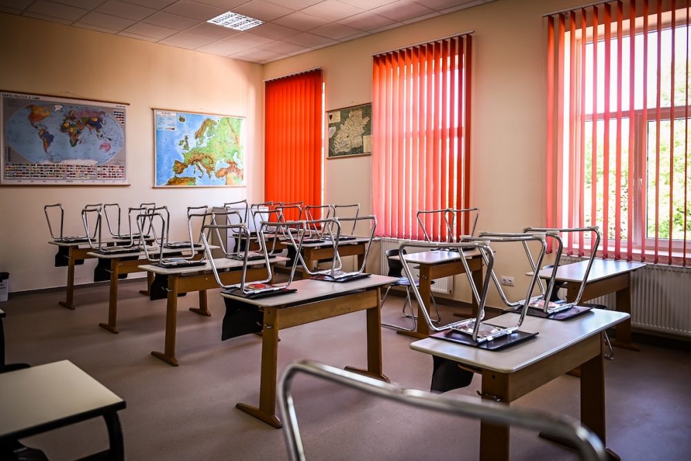 Reducere semnificativă a numărului de clase a IX-a în Timiș, o provocare pentru sistemul educațional local Județul Timiș pregătește ajustări importante în planul său de școlarizare pentru anul școlar 2023-2024, în contextul unei scăderi alarmante a numărului de elevi de clasa a VIII-a, care finalizază gimnaziul