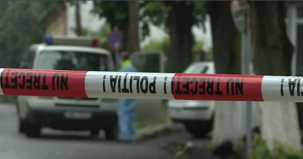 Crimă îngrozitoare în Timiș: Un adolescent de 15 ani a fost ucis și îngropat în curtea unei case Un adolescent în vârstă de 15 ani din județul Timiș a fost găsit mort, după ce a fost dat dispărut de familie