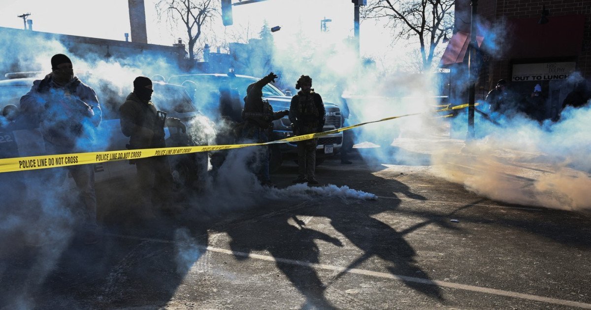 Scandal în SUA: Bărbat împușcat mortal de agenți federali în Minneapolis Un incident tragic a avut loc sâmbătă dimineața în Minneapolis, unde un bărbat de 37 de ani, Alex Pretti, a fost împușcat mortal de agenți ai Serviciului de Imigrare și Control al Vămilor (ICE) în timpul unei operațiuni de aplicare a legislației anti-imigrație