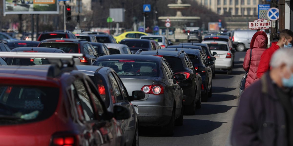 Masini-aglomeratie-trafic-poluare-InquamPhotos-Octav-Ganea.jpg - PresaObiectiva