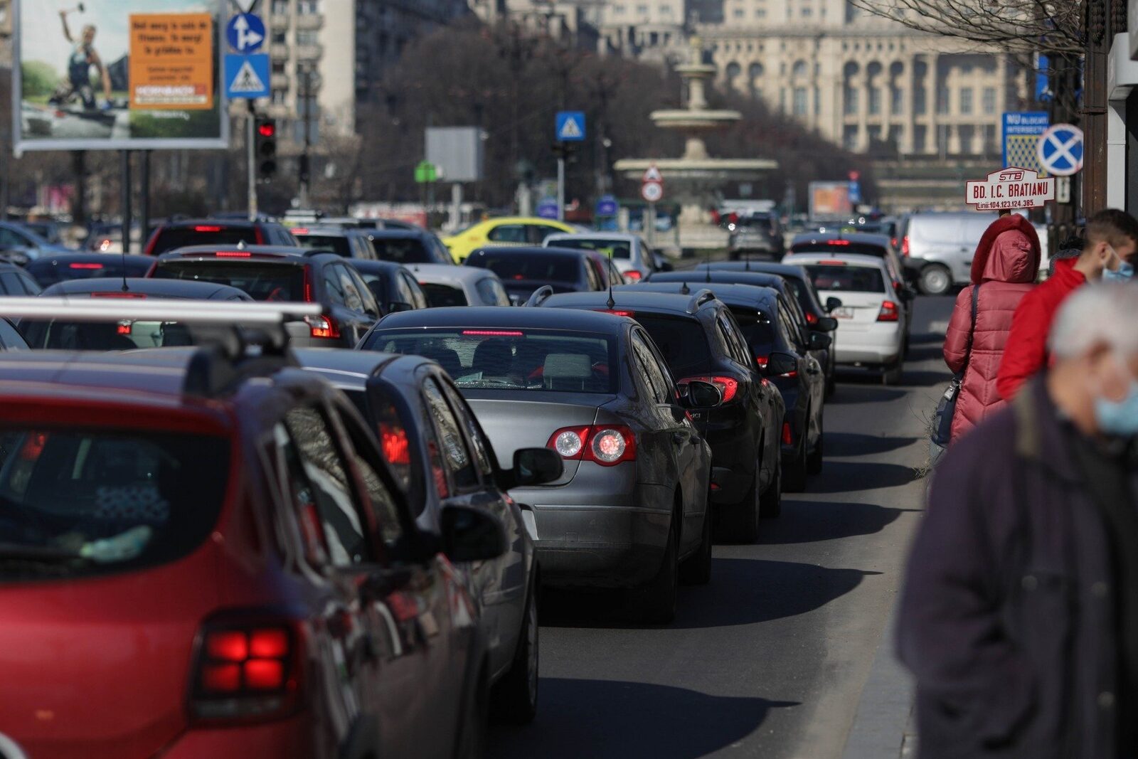 APIa depune petiție pentru modificarea noului impozit auto, România s-a îndepărtat de principiul „poluatorul plătește”