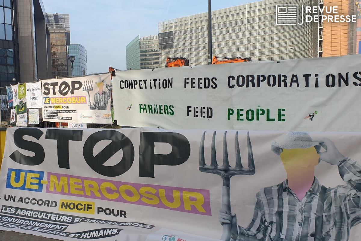 Agricultorii presiune asupra Parlamentului European: un vot crucial pentru acordul Mercosur Peste 5.000 de agricultori din întreaga Europă s-au adunat astăzi la Strasbourg, înainte de o sesiune de vot pivotală în Parlamentul European