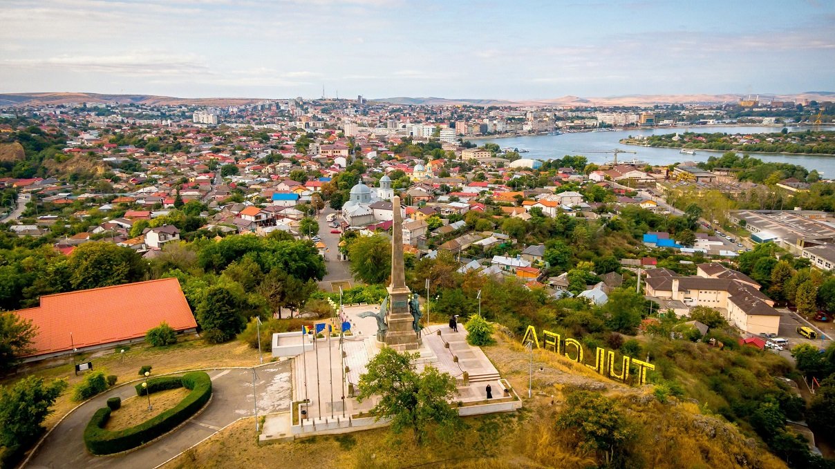 Organizația de Management al Destinației Turistice (OMD) Tulcea își exprimă preocuparea cu privire la creșterea numărului de alerte de avertizare oficiale emise pentru județ, solicitând o discuție urgentă cu autoritățile competente pentru a găsi soluții adecvate unui oraș cu potențial turistic deosebit