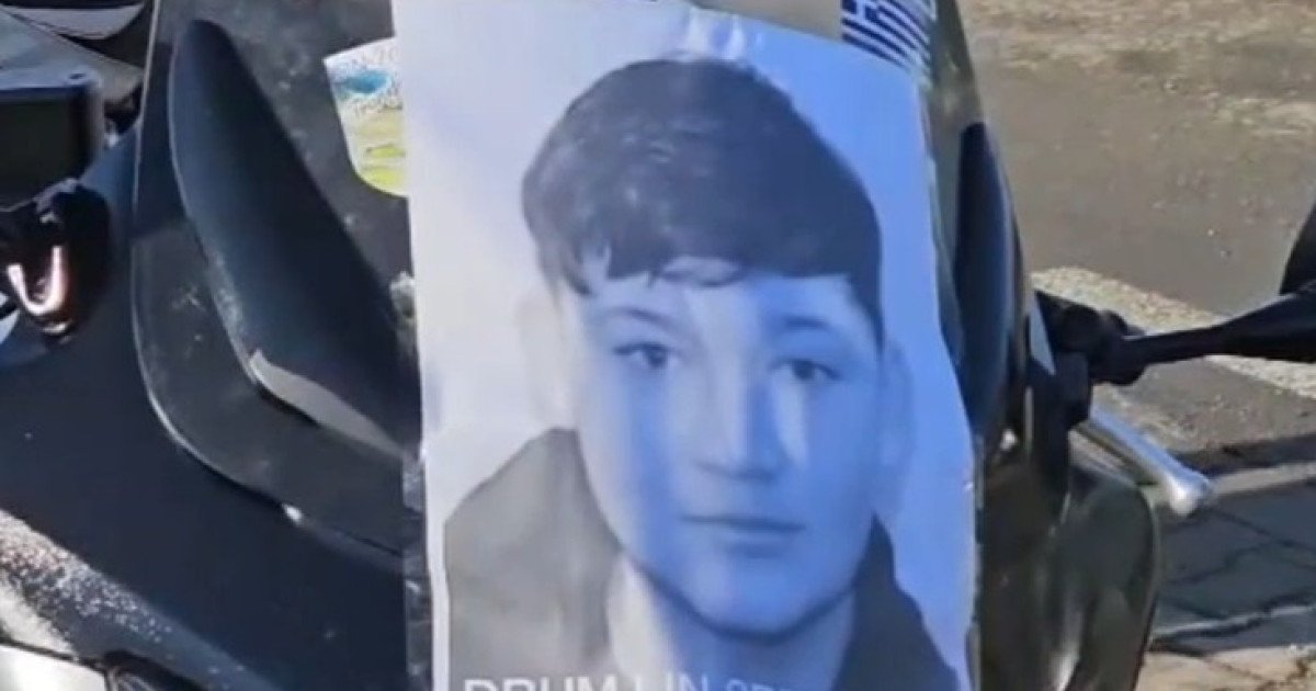 Anchetă extinsă pe fondul crimei din Timiș: Percheziții în ziua înmormântării lui Mario Berinde Procurorii DIICOT din Timișoara au desfășurat sâmbătă percheziții la trei adrese din localitatea Cenei, județul Timiș, în contextul anchetei legate de uciderea lui Mario Berinde, un băiat de 15 ani, omorât de prietenii săi, tot adolescenți