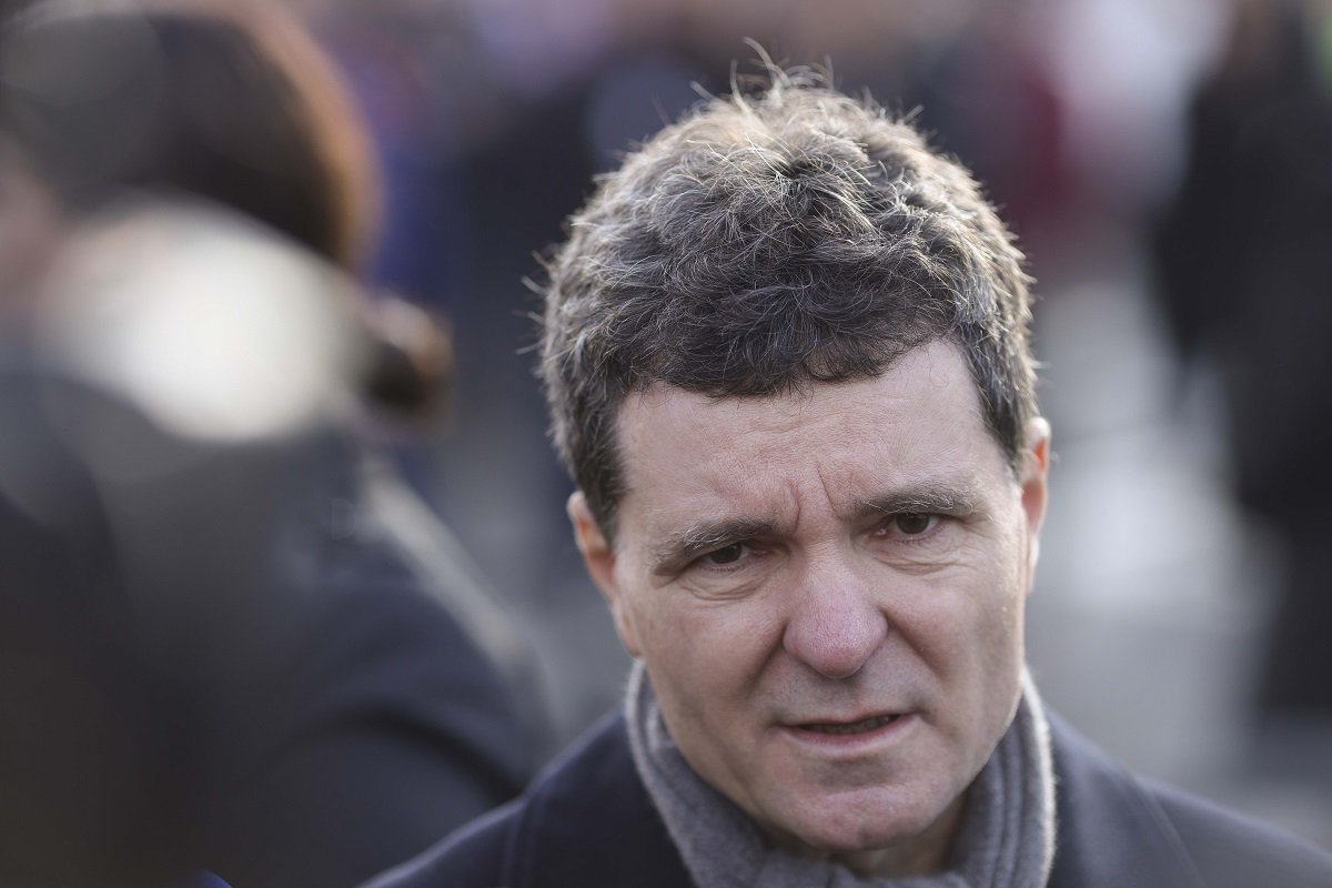 Nicuşor Dan respinge atenția publicului asupra acuzațiilor de plagiat ale ministrului Radu Marinescu: „Sunt bătălii mai importante” Într-un gest de fermitate și de prioritizare politică, edilul Capitalei, Nicuşor Dan, a declarat vineri că nu consideră cazul ministrului Justiției, Radu Marinescu, o problemă de maximă urgență în momentul de față pentru administrația sa