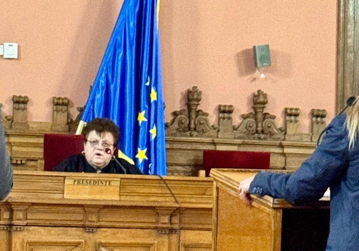 Judecătoarea Olimpiea Crețeanu amână pronunțarea verdictului în dosarul suspendării judecătorilor CCR Dacian Dragoș și Mihai Busuioc O decizie urgentă, dar momentan amânată