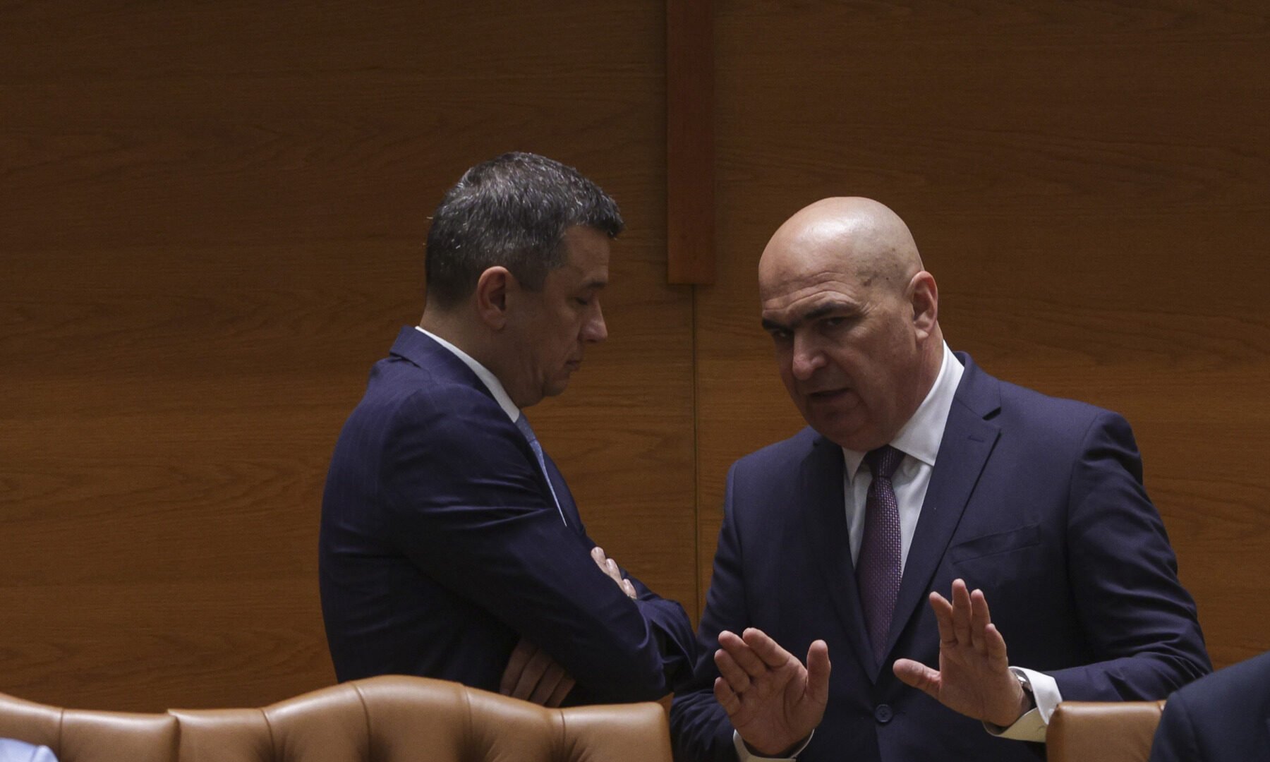 Grindeanu: Nu e moment pentru înlocuirea premierului, Bolojan ține coaliția; Manda cere condiții, iar anticipatele sunt o opțiune