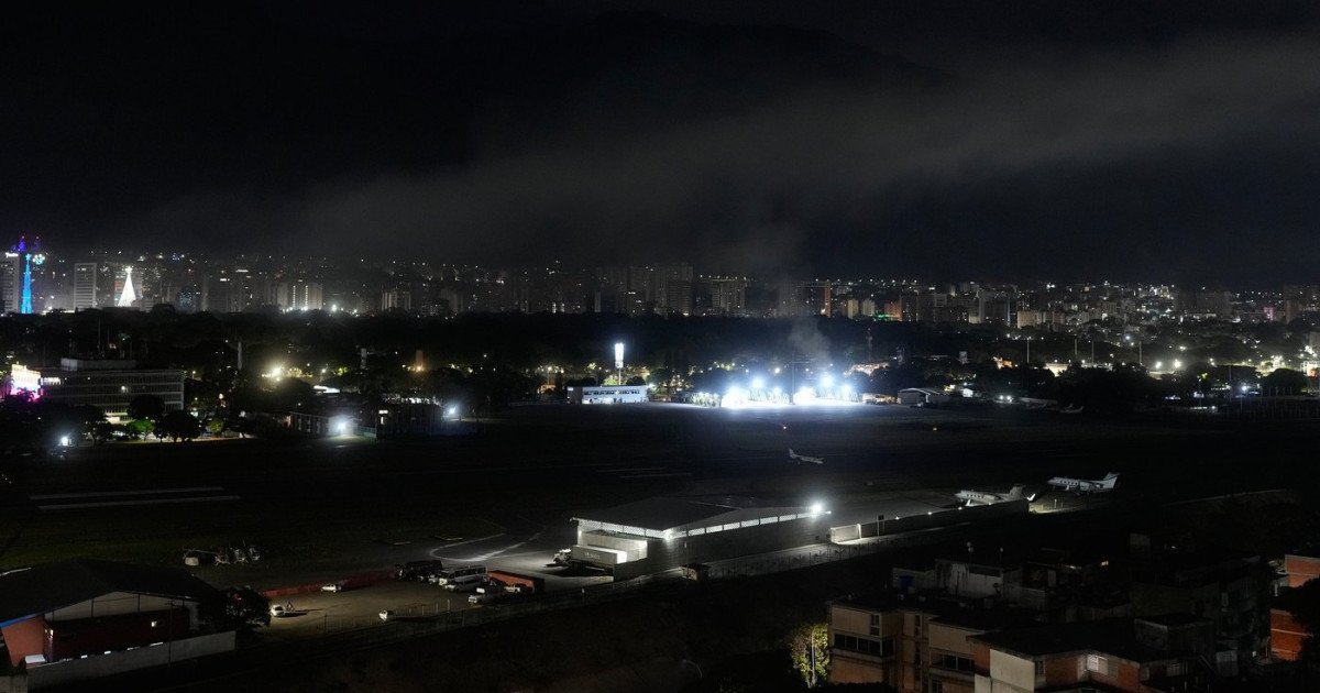 Explozii puternice zguduie Caracasul, aproape de o bază militară Noaptea de vineri spre sâmbătă a fost marcată de explozii puternice în Caracas, capitala Venezuelei, în jurul orei locale 02:00 (08:00, ora României)