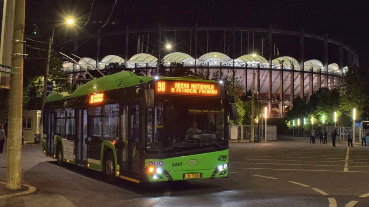 Patru linii de tramvai și autobuz din Capitală s-ar putea devansa joi, 29 ianuarie 2026, din cauza meciului de fotbal dintre FCSB și Fenerbahçe SK, programat pe Arena Națională de la ora 22:00