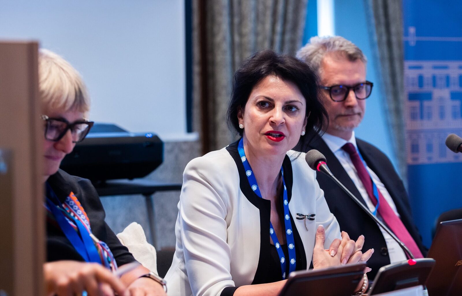 Judecătoarea Ramona Grațiela Milu, membră a Consiliului Superior al Magistraturii și reprezentant al Curților de Apel, a declanșat o dezbatere aprinsă în interiorul sistemului judiciar românesc, printr-un mesaj postat pe rețelele sociale