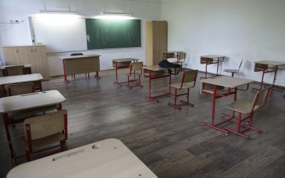 Scoala-clasa-goala-banci-tabla-Foto-INQUAM-Photos-Octav-Ganea.jpg - PresaObiectiva