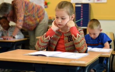 Scoala-elevi-in-banci-Foto-pexels-e1599812201578.jpg - PresaObiectiva