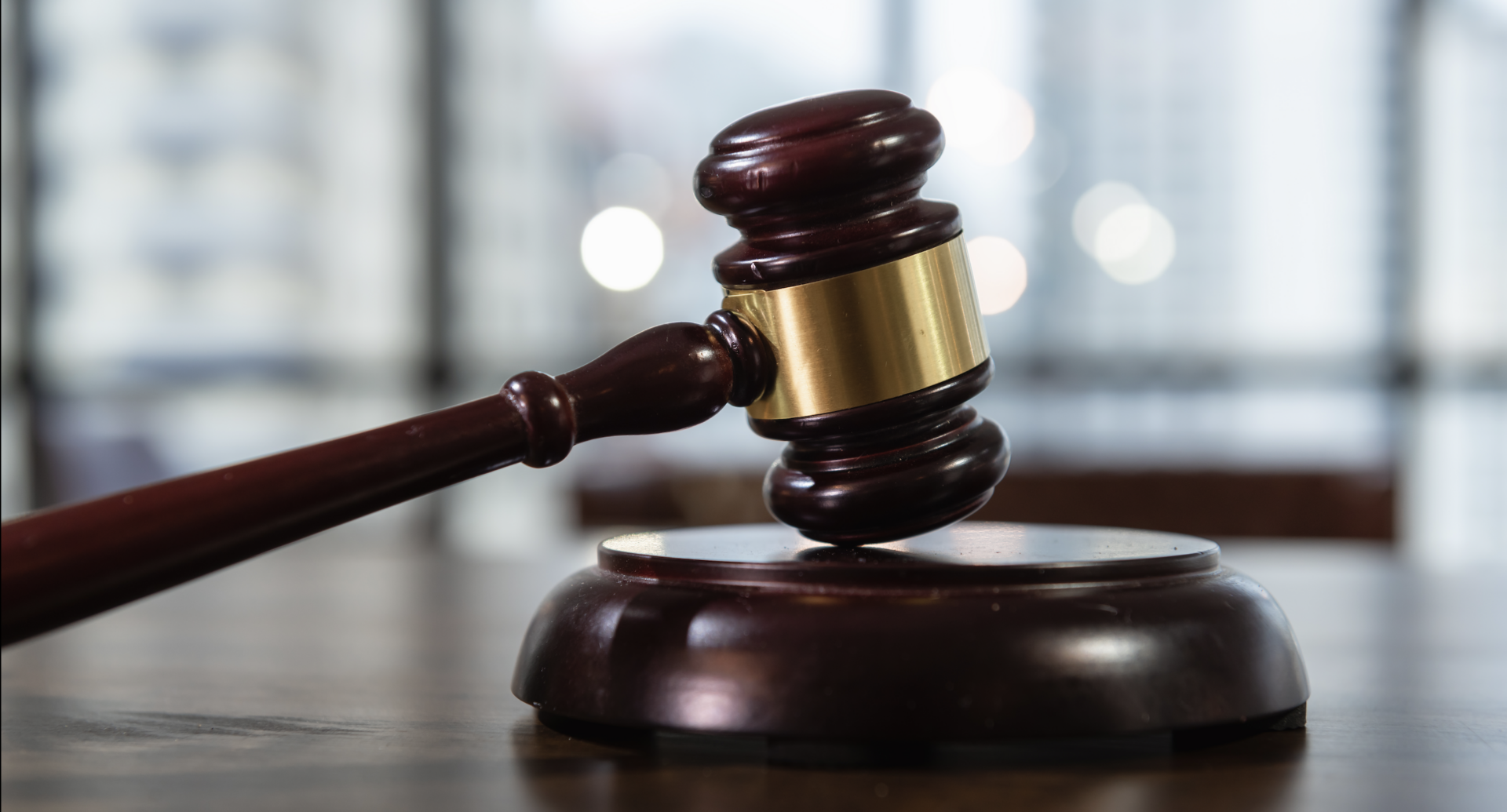 Curtea de Apel București a amânat, luni, un dosar-cheie privind contestarea deciziei de înființare a comitetului guvernamental pentru modificarea legilor justiției, hotărâre care are potențialul de a influența cursul reformei sistemului judiciar din România