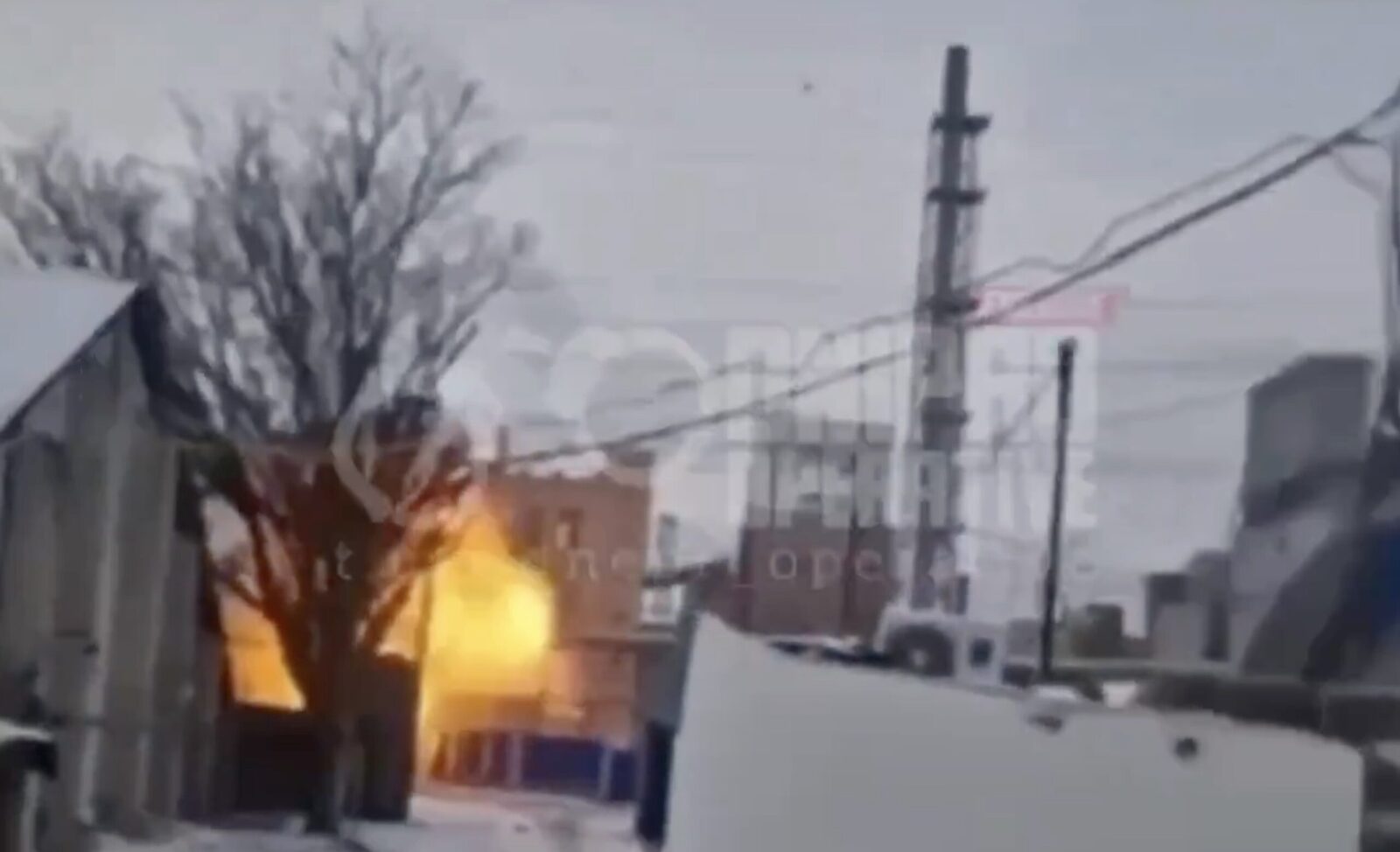 Atac cu drone rusești provoacă dezastru ecologic și tensione în Ucraina Un incident recent în Ucraina a adus în prim-plan complexitatea și pericolul conflictului din estul țării, după ce un atac cu drone efectuat de forțele ruse a vizat o rafinărie de ulei deținută de americani, în orașul Dnipro