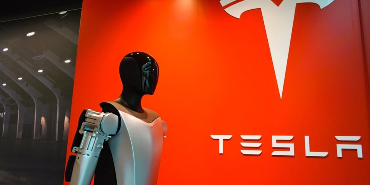Tesla-Optimus-humanoid.jpg - PresaObiectiva