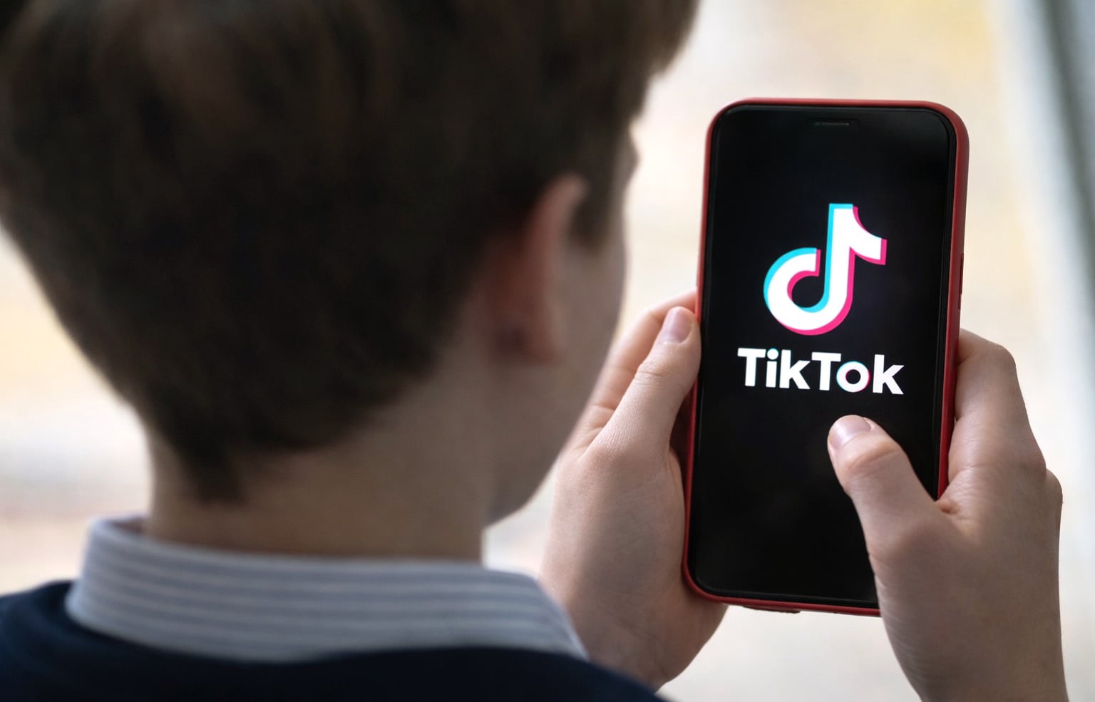 TikTok, una dintre cele mai populare platforme de social media pentru tineri, pregătește o schimbare majoră pentru utilizatorii săi din Europa