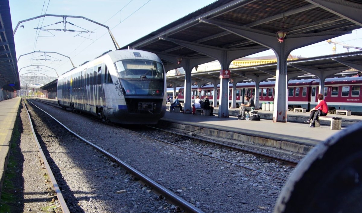 Un tren care leagă Vatra Dornei de București a reușit să devină subiectul unei întâmplări neașteptate, în centrul căreia s-a aflat o întârziere de peste șase ore, cauzată de circumstanțe tehnice și condiții meteorologice extreme