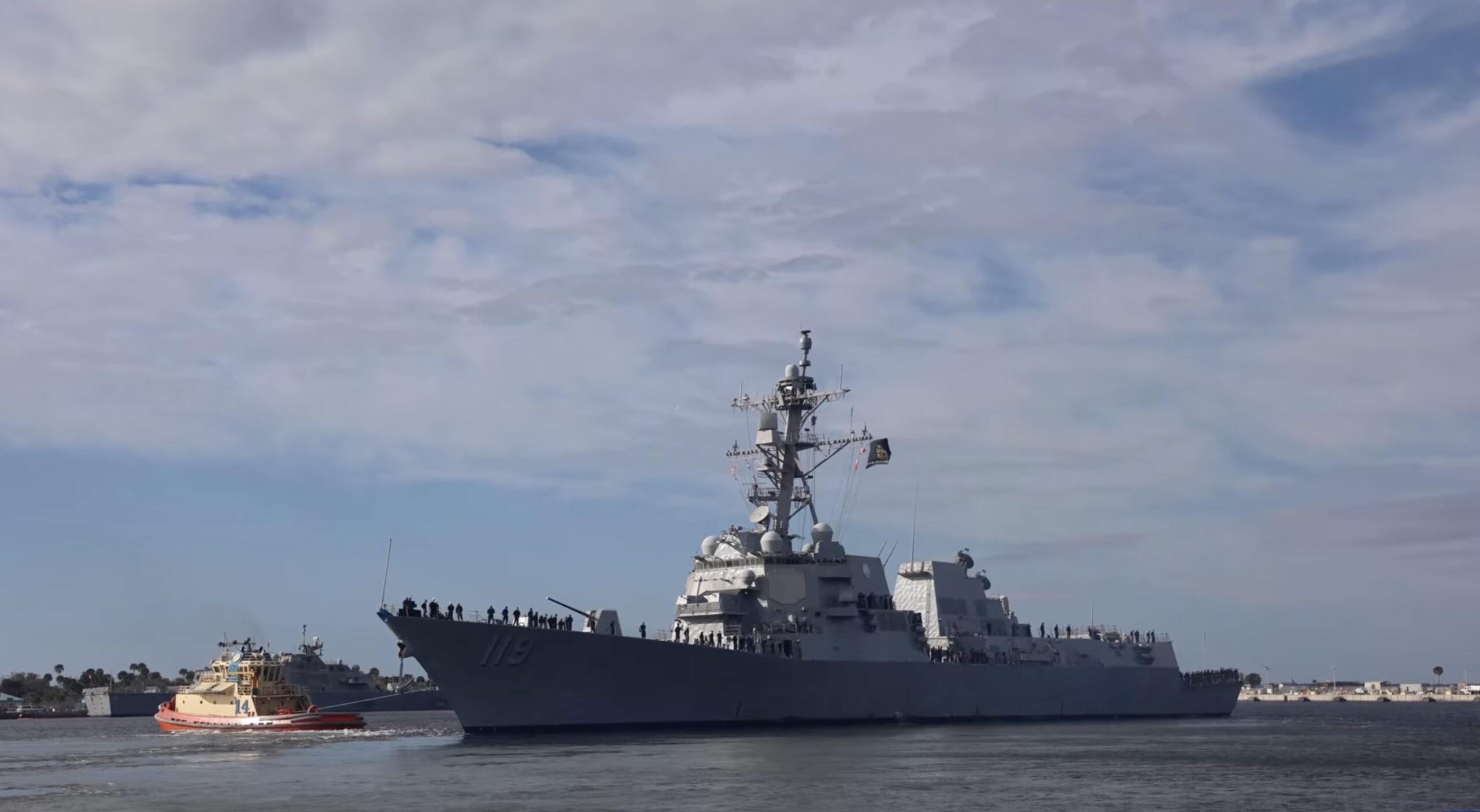 Marina americană își intensifică prezența în Orientul Mijlociu prin trimiterea unei nave de război suplimentare, într-un context de tensiuni crescute și demonstrații de forță regionale