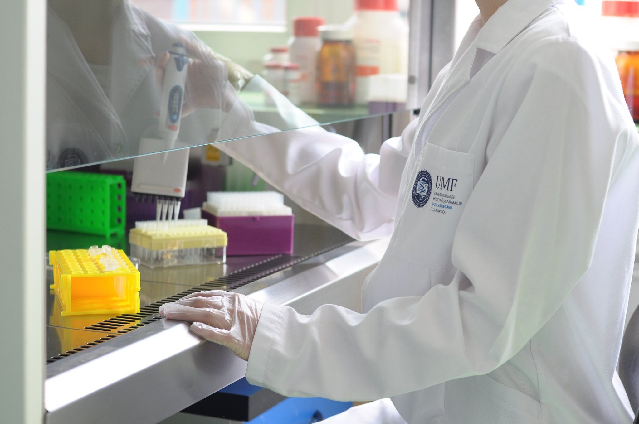 Un student al Universităţii de Medicină şi Farmacie (UMF) din Cluj-Napoca a decis să contracareze decizia instituţiei, care l-a declarat repetent, prin acţiune în justiţie