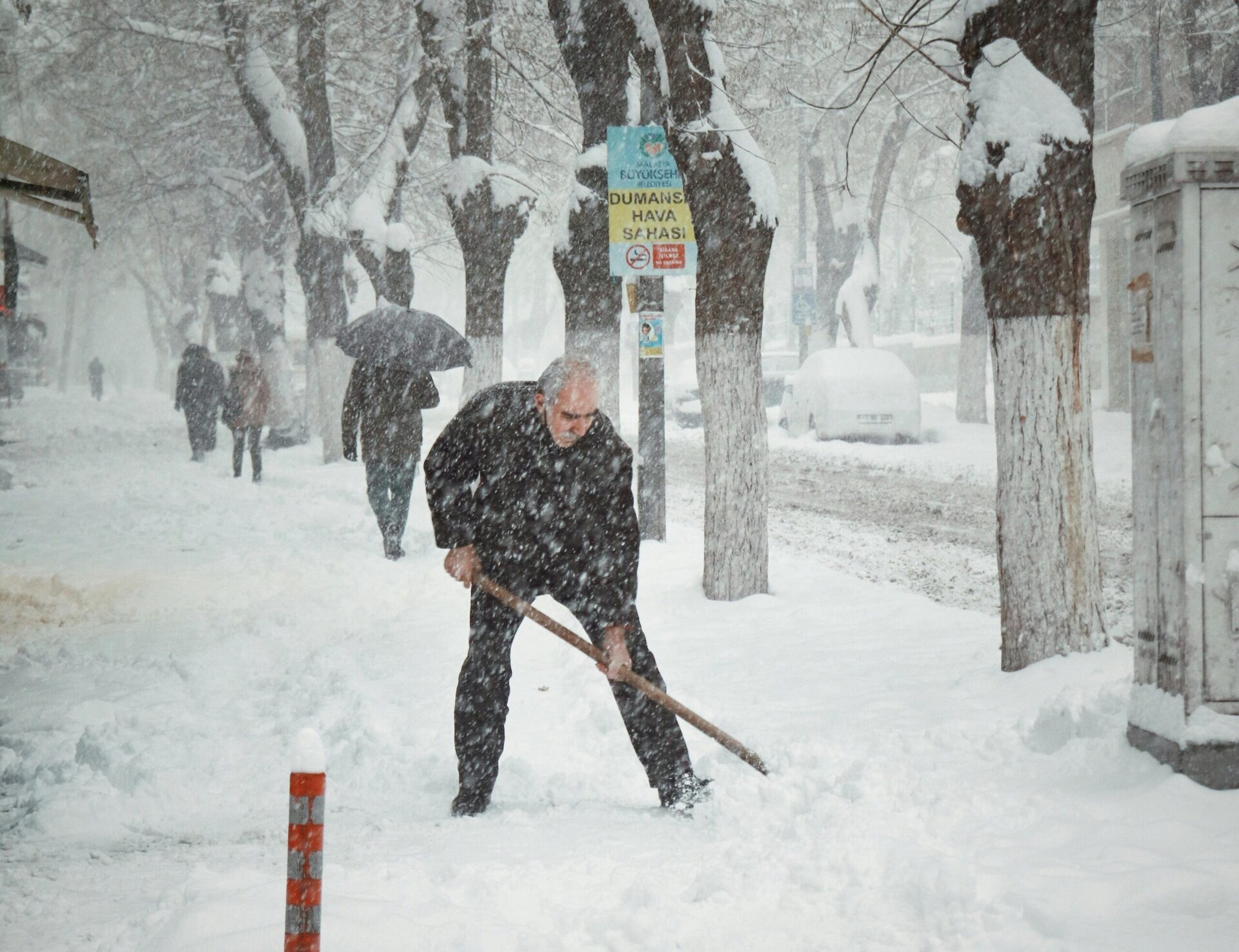 Bucureștiul intră în prag de ger: temperaturi negative pentru o săptămână întreagă Anunțată de Administrația Națională de Meteorologie, o perioadă de vreme extrem de rece se instalează în Capitală, cu temperaturi ce pot atinge chiar și minus 10 grade Celsius