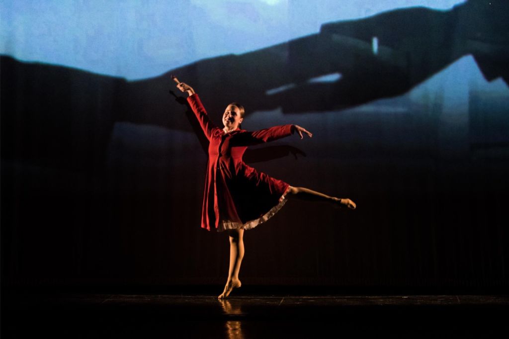 „Fetița cu chibrituri” revine pe scenă cu final fericit, într-o reinterpretare artistică pentru copii Luna ianuarie aduce o surpriză plăcută pentru cei mici, odată cu spectacolul de balet inspirat de celebrul basm al lui Hans Christian Andersen, „Fetița cu chibrituri”