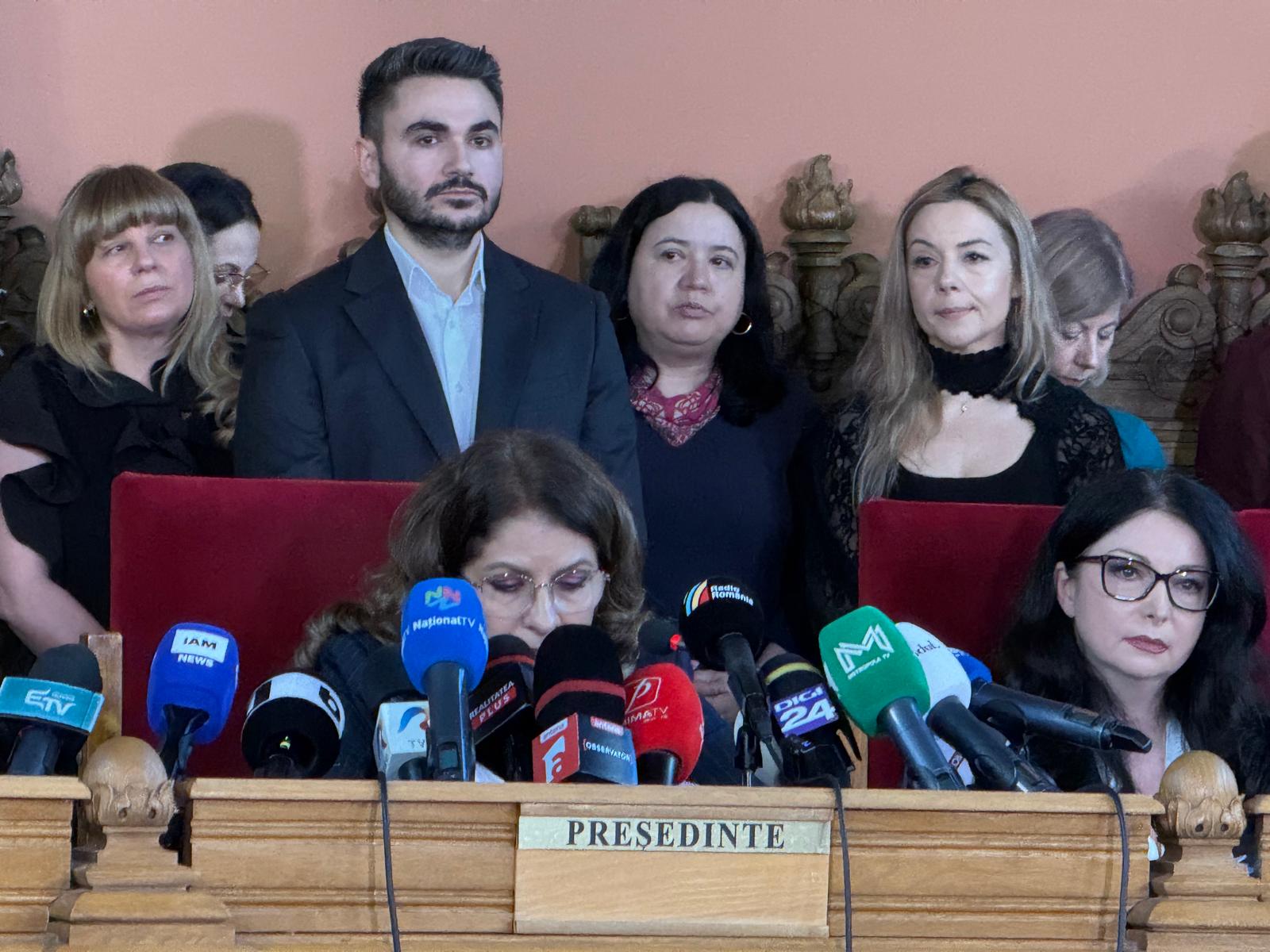 Avocata Silvia Uscov, membră a partidului extremist AUR, pare să beneficieze de un tratament preferențial din partea instanțelor bucureștene, într-un caz ce ridică semne de întrebare asupra imparțialității justiției în spețe cu implicații politice