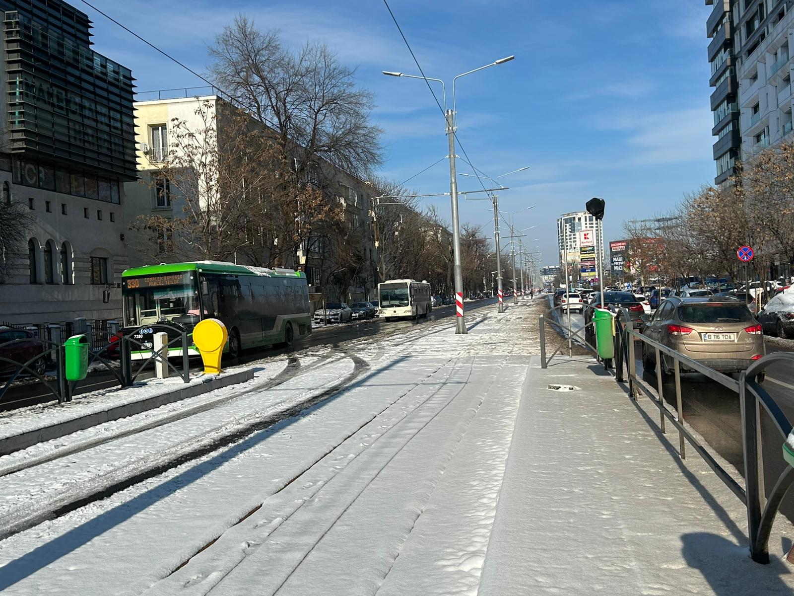Primăria Capitalei promitea la începutul lunii decembrie redeschiderea liniei de tramvai 5, însă aproape o lună mai târziu, reactivarea circulației nu s-a produs încă, iar liniile rămân închise, stârnind frustrare și neîncredere printre locuitori