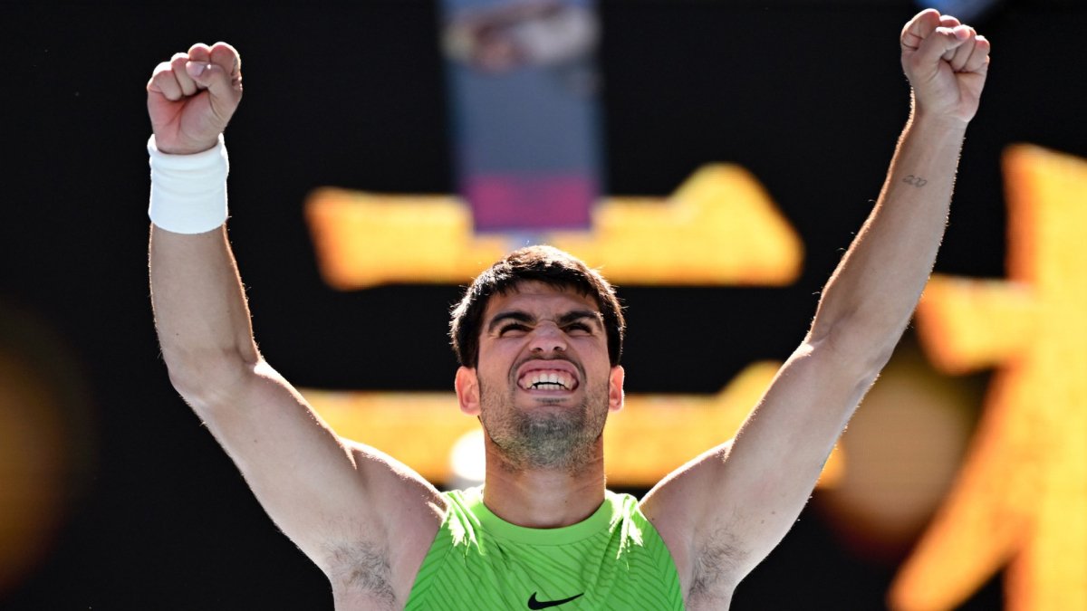 Alcaraz schimbă strategia și avansează în a treia rundă!