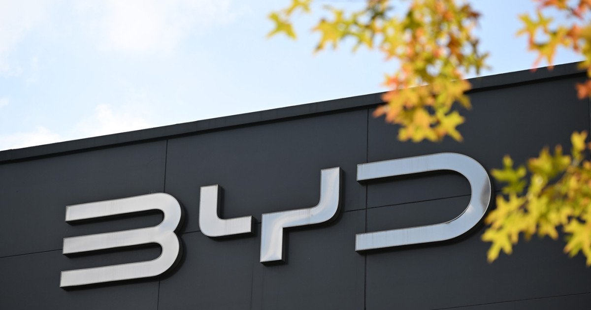 Grupul chinez BYD îndeplinește ținta de vânzări și se pregătește să depășească Tesla Grupul chinez BYD Co a anunțat că a atins, cu succes, obiectivul de vânzări stabilit pentru anul trecut, livrând 4,6 milioane de vehicule