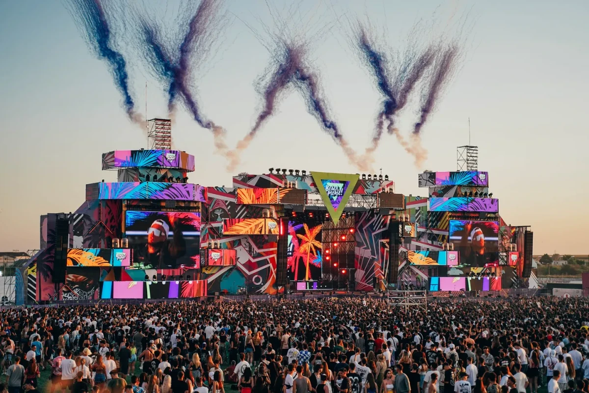 Costinești devine epicentrul muzicii urbane: Festivalul Beach, Please! pe VOYO Festivalul Beach, Please! a transformat din nou Costineștiul într-un magnet pentru pasionații de muzica urbană, aducând în prim-plan un mix exploziv de artiști care celebrază cultura contemporană