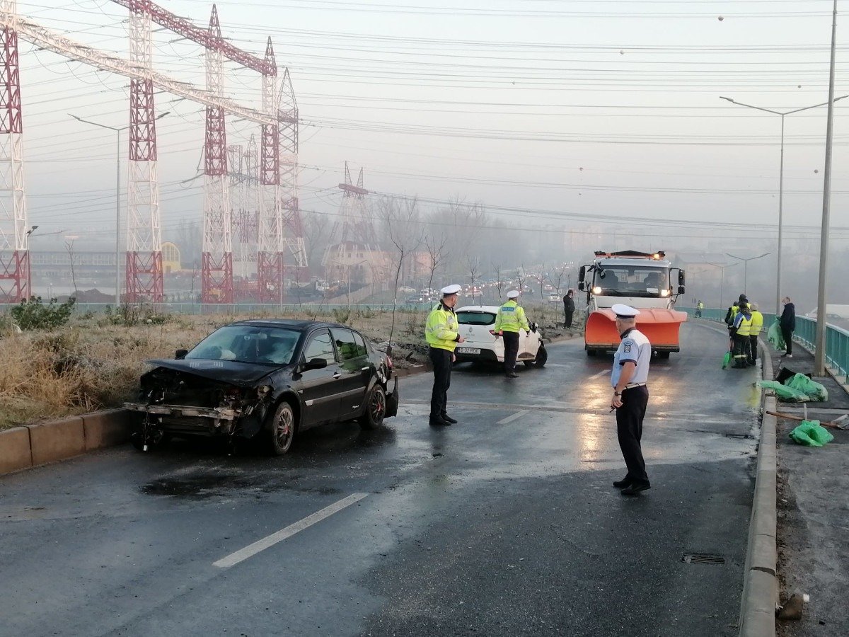 Administrația Națională de Meteorologie a emis, joi dimineață, un cod galben de ceață și polei pentru 34 de județe din țară, avertizând șoferii și autoritățile locale asupra riscurilor crescute în trafic