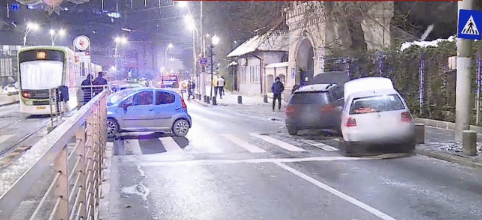 Un pieton a ajuns în stare gravă la spital după ce a fost lovit mortal de un autoturism pe o trecere de pietoni de pe Șoseaua Olteniței, în Sectorul 4 al Capitalei