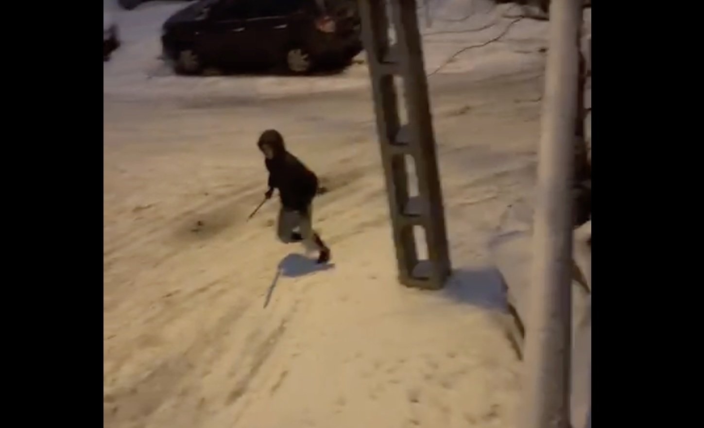 Trei adolescenți din Oradea au fost reținuți după ce, în noaptea de vineri spre sâmbătă, au agresat grav un bărbat de 73 de ani, provocând panică în comunitatea locală