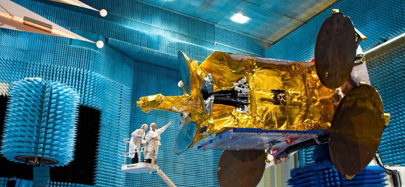 Europa, în fața unei dezinteresări istorice pentru dezvoltarea capabilităților spațiale proprii, se confruntă acum cu o realitate dureroasă: lipsa unei strategii coerente și a investițiilor constante în acest domeniu vital pentru securitatea și economia continentului