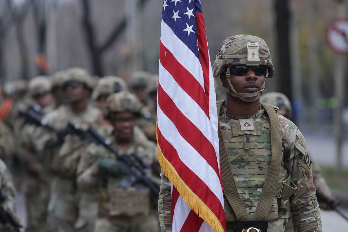 Tensiunile din Orientul Mijlociu și implicarea militară a Statelor Unite amplifică îngrijorările privind stocurile de arme strategice ale Washingtonului Conflictele regionale din Orientul Mijlociu, în special războiul declanșat de Statele Unite împotriva Iranului, încep să pună o presiune semnificativă asupra rezervelor militare ale SUA