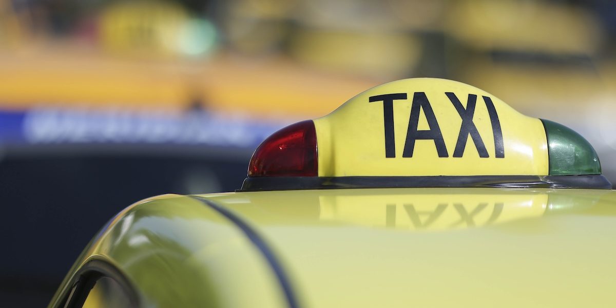 autorizatii-pentru-taxi.jpg - PresaObiectiva